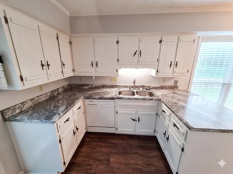 1601 Cobblestone Ct — Photo 10