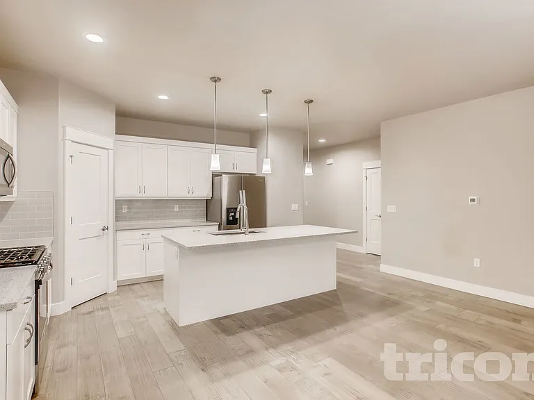 1915 Tidewater Ln — Photo 8