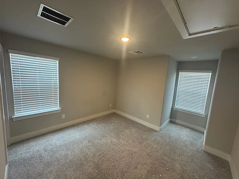 660 The Cottages — Photo 16