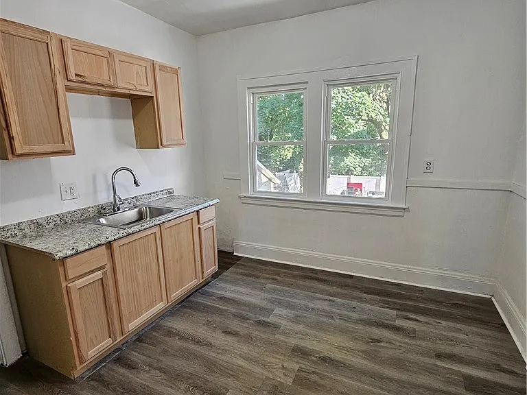 1111 E 114th St #UP — Photo 7