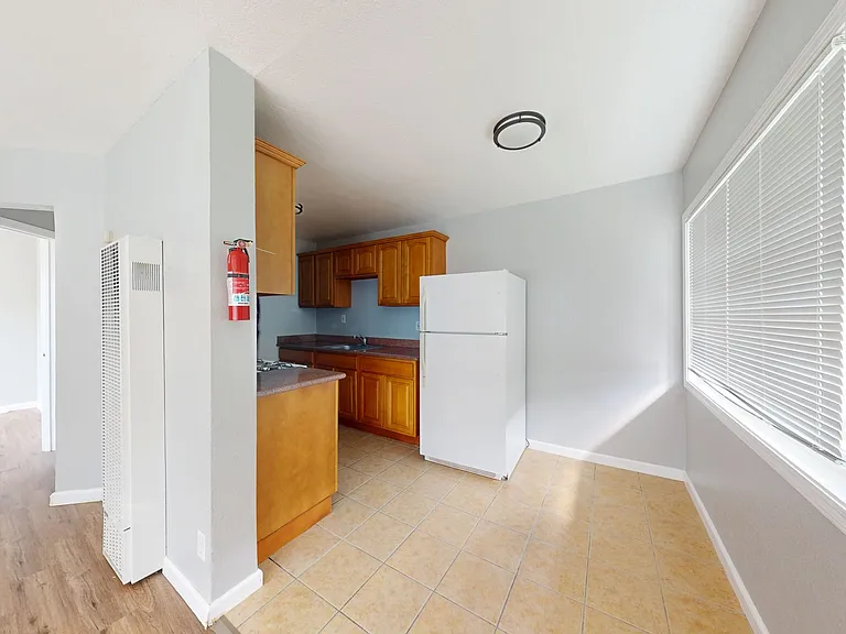 2515 10th ave — Photo 114