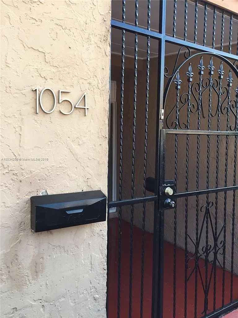 4 bed, 3.5 bath, 1681 sqft, $3,000 — Photo 1