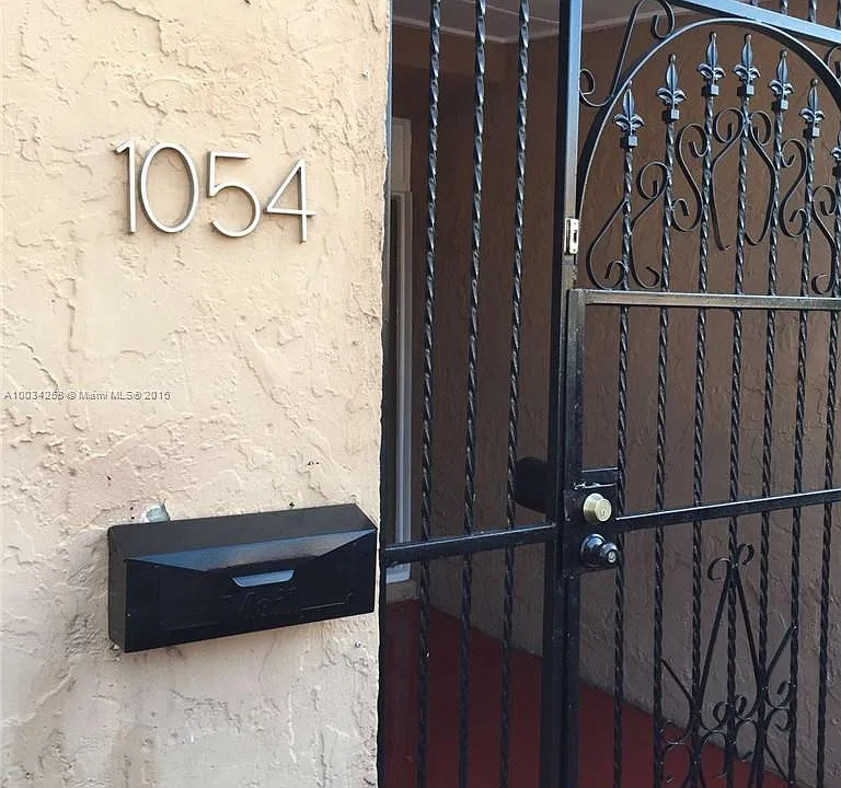 1054 W 44th Ter #50