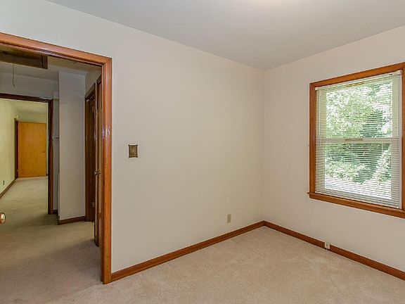 5th image of 1304 Edgewood St