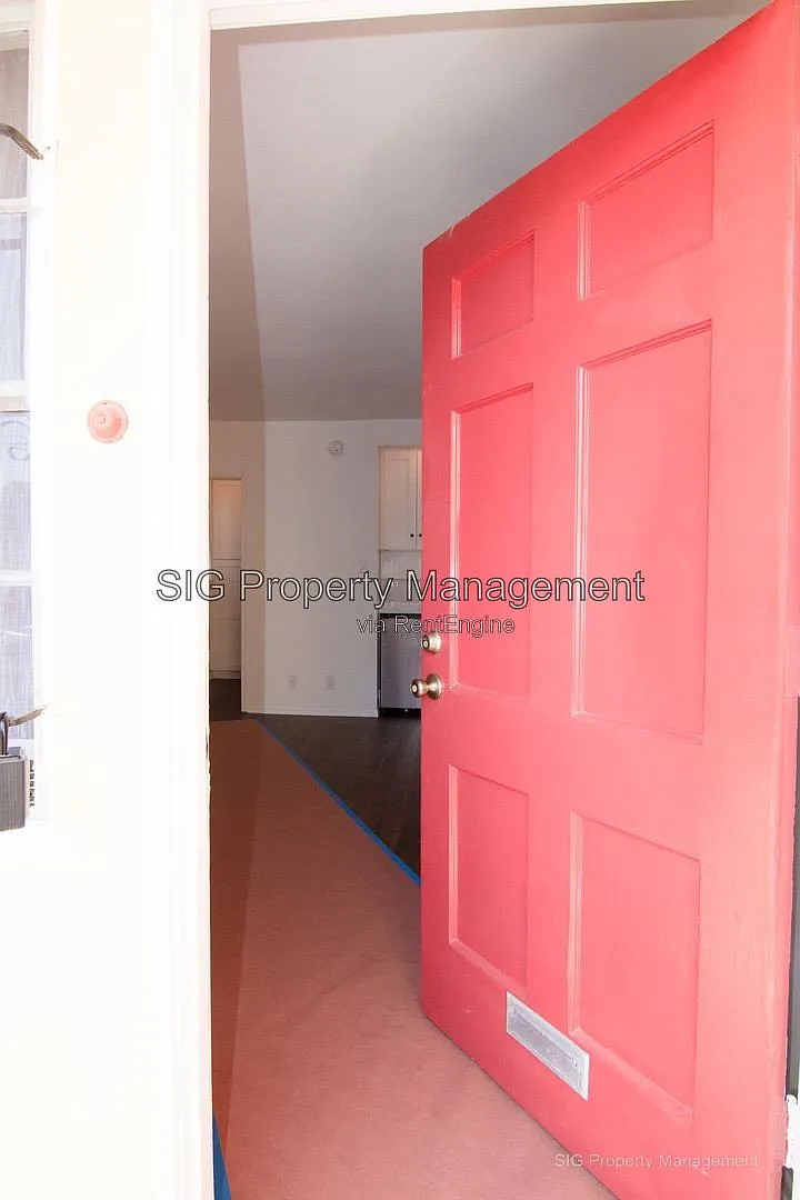 Studio, 1.0 bath, 300 sqft, $1,600 — Photo 2