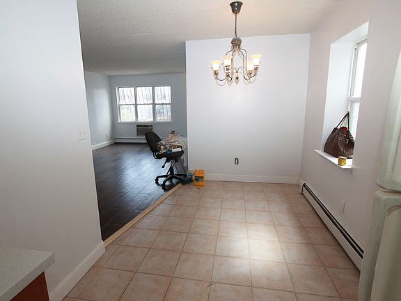 3rd image of 15607 107th Ave #1