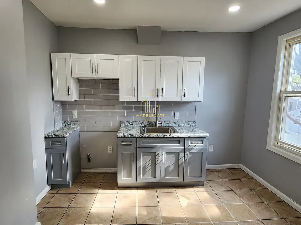 80 Brookdale Ave #33