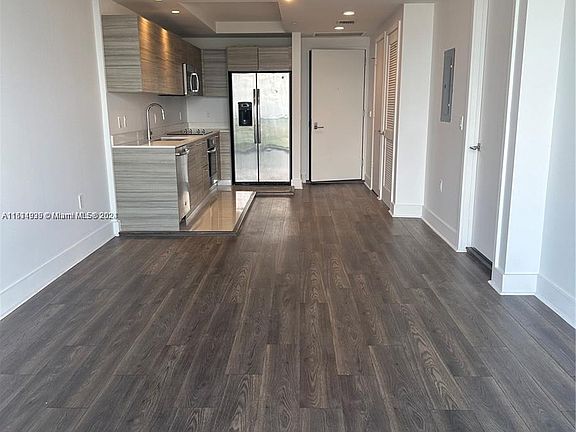 5th image of 121 NE 34th St Unit 1510