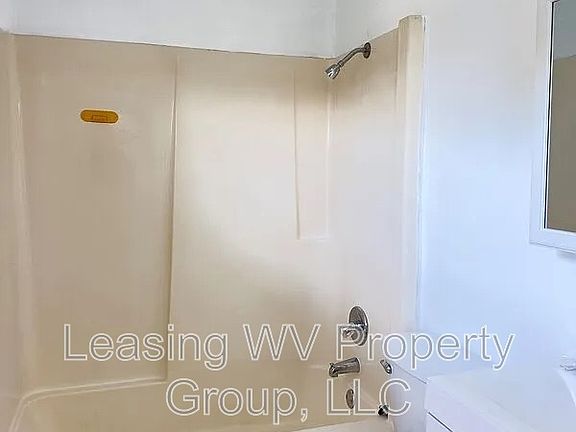 5th image of 3305 Carpenter Ave