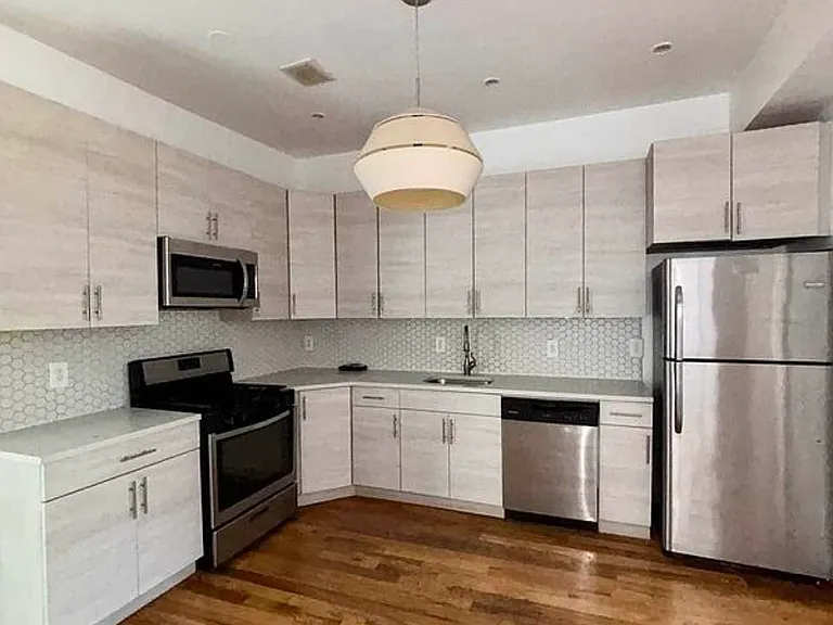 70 Herkimer St #4 — Photo 1
