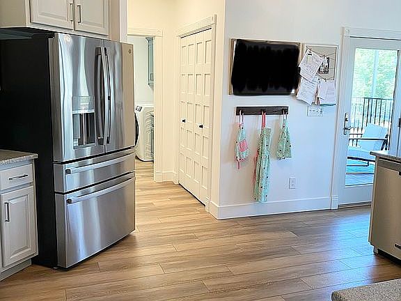 4th image of 120 Parkington Ct
