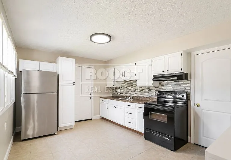 1154 Miller Ave — Photo 5