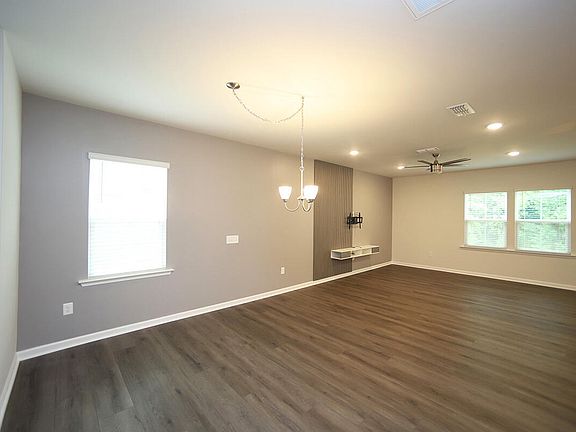 5th image of 629 Donnegal Farm Dr