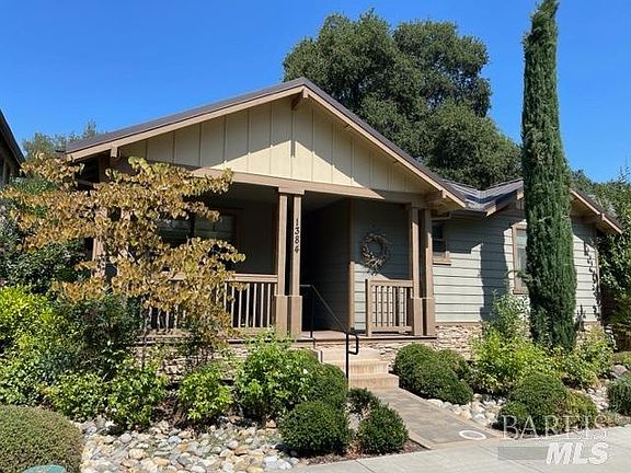 2nd image of 1384 Magnolia Ave