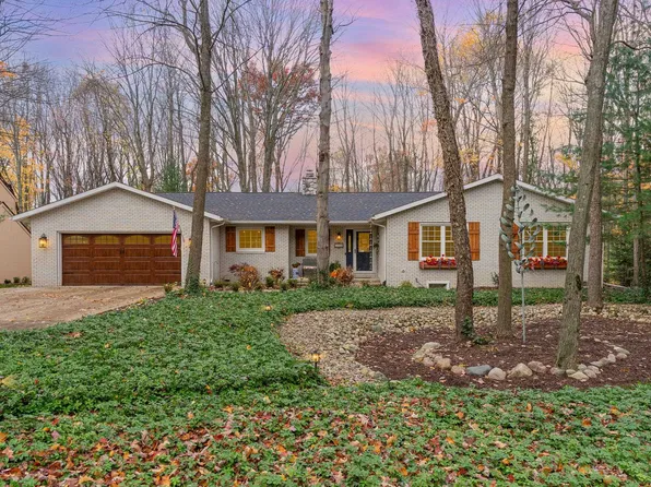 1208 Sterling Ct, Midland, MI 48640