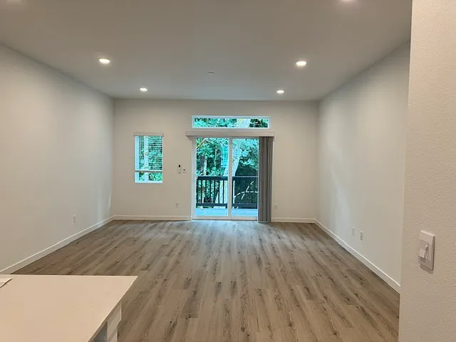 3 bed, 1867 sqft, $3,349 — Photo 4