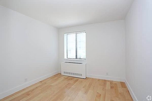 1st image of 424 W 53rd St #14