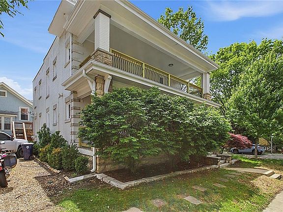 2nd image of 901 E 39th St
