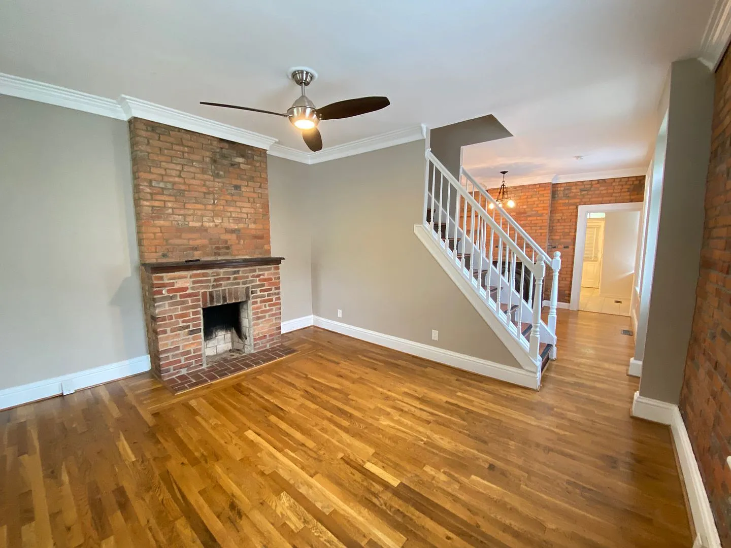 Beautiful Italian Village Single Family House! — Photo 4