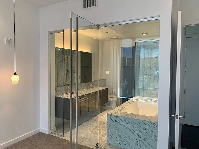 2900 McKinnon St #804 — Photo 6