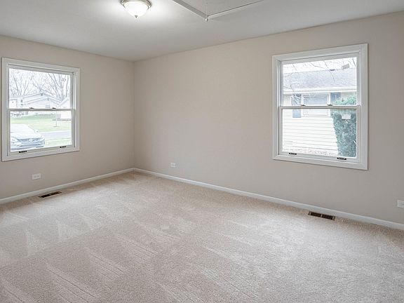 4th image of 511 Indianwood Dr