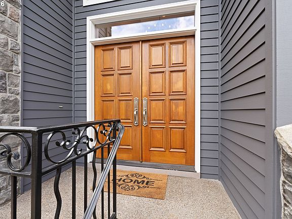 2nd image of 1033 NW Eloise Ln