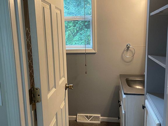 5th image of 55585 Kensington Ave