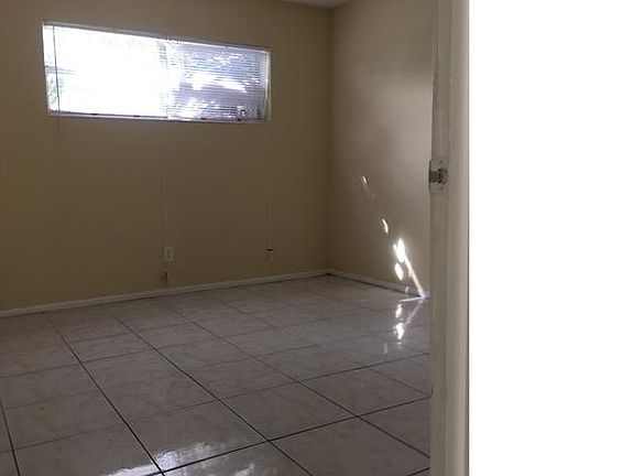 4th image of 925 NW 30th Ct APT 4