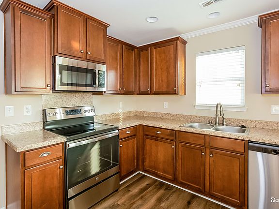 4th image of 3219 Runneymede St SW