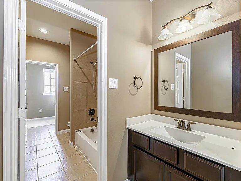 4607 Rockton Hills Ln — Photo 39