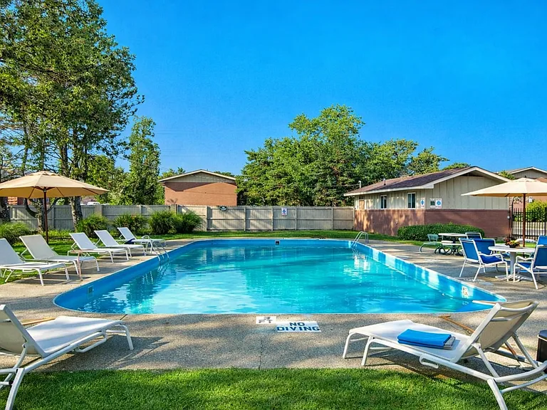 Lakeside Villas — Photo 5