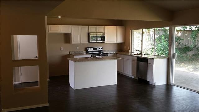 1st image of 461 Meadowhill Dr