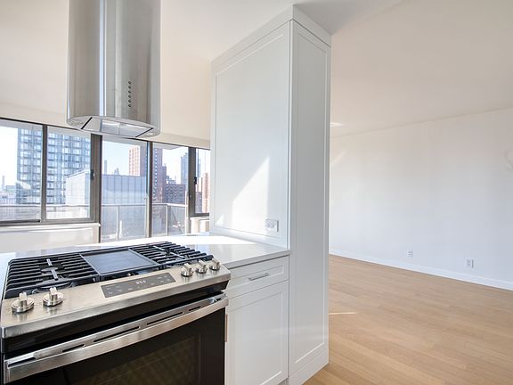 4th image of 301 E 94th St #9E