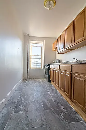 449 E 51st St #3C Photo 1