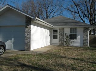 2046 N Travis Ave, Springfield, MO 65803