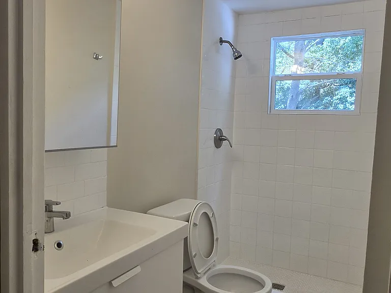 4910 Forestmont Dr — Photo 9