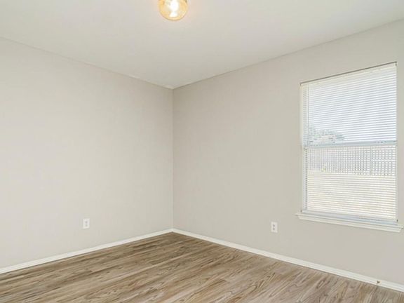 5th image of 8011 Marielle Cir