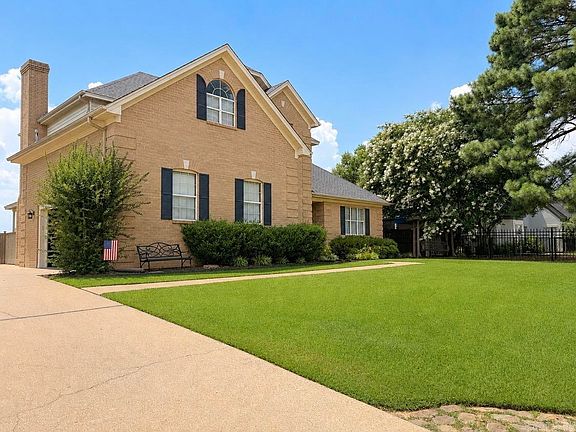 2nd image of 105 River Oaks Ct