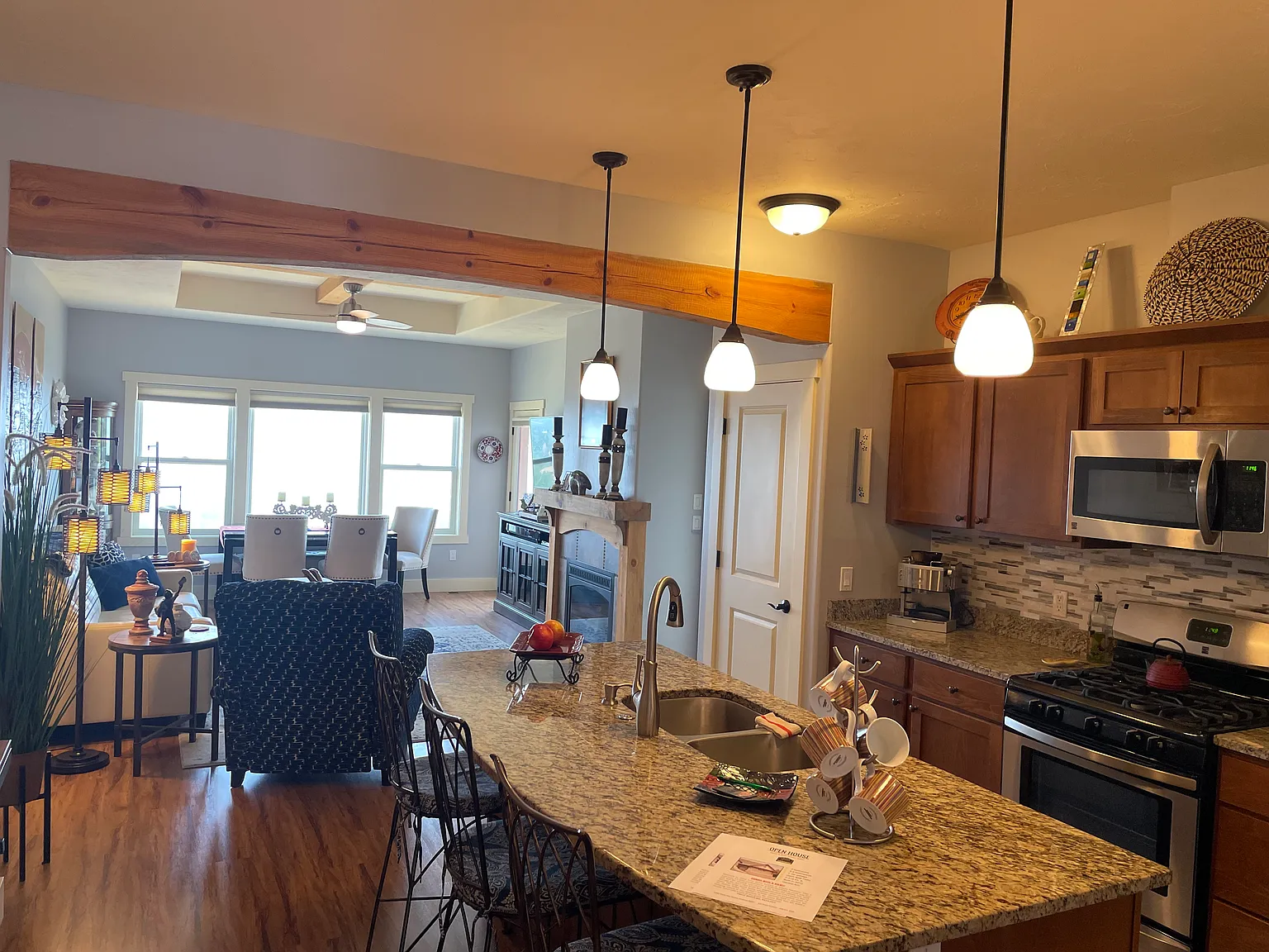 3 bed, 2.5 bath, 2319 sqft, $3,200 — Photo 3
