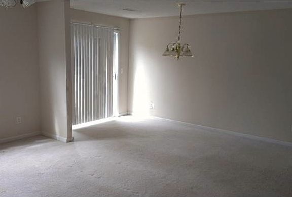 FAMILY ROOM/ DINING ROOM