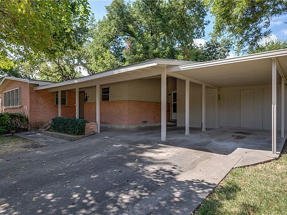 3rd image of 808 Carney Dr