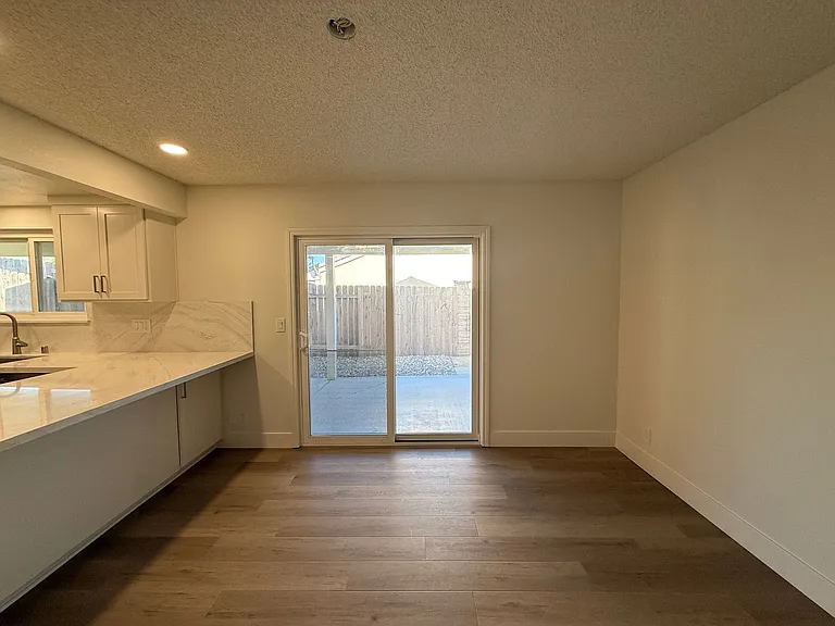 1120 Village Dr — Photo 28