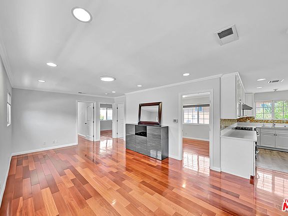 4th image of 3242 Hutchison Ave