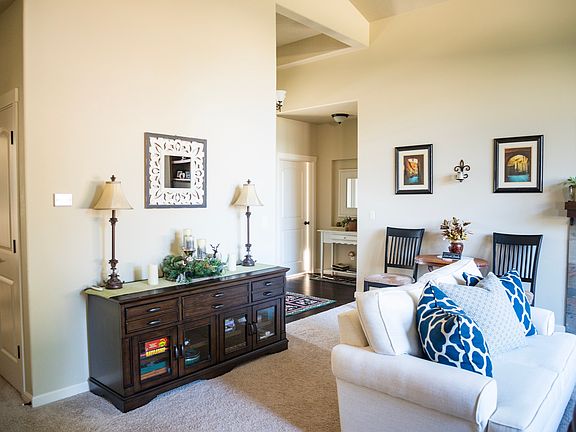 Great room toward niche