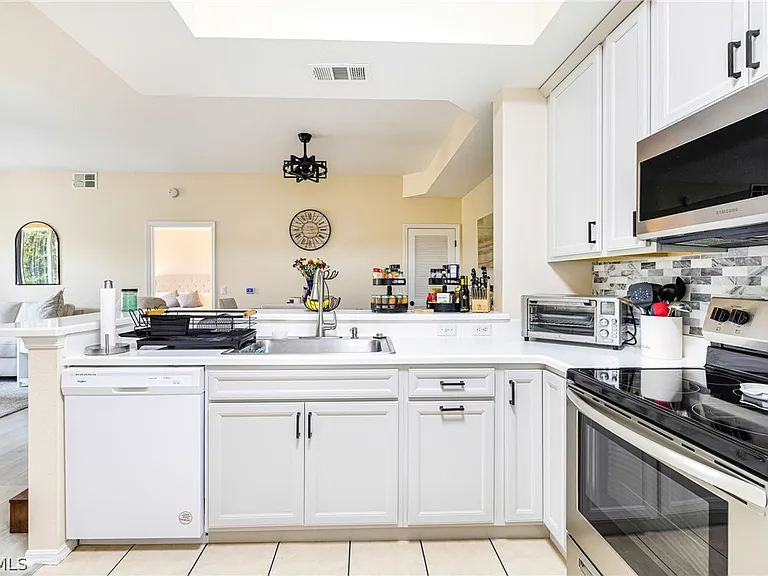 9055 Colby Dr #2213 — Photo 6