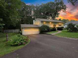 15 Pam Bar Dr, Shelton, CT 06484