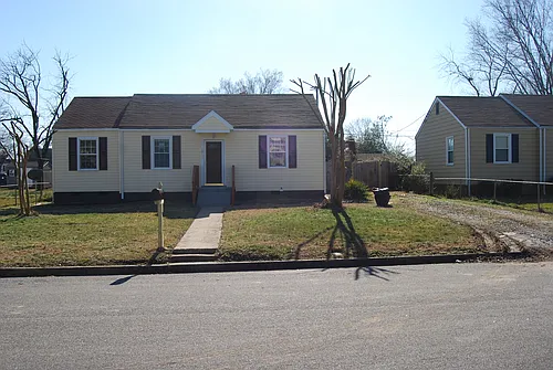 1811 Binford Ln Photo 1