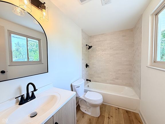 4th image of 3649 N Luewan Dr