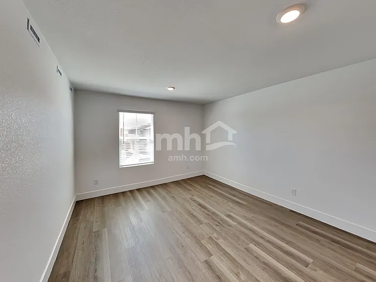 5856 Vaes Dothrak St — Photo 12