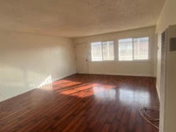 4th image of 1041 W Reeve St APT 3